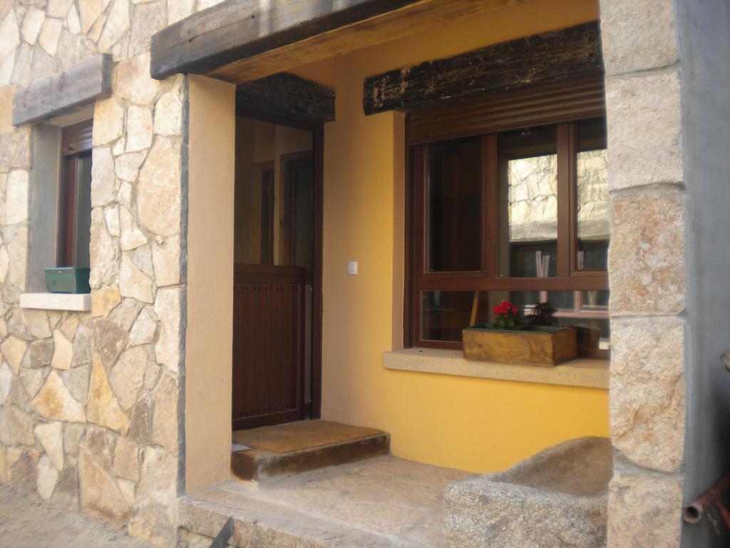 Hostal Rural Las Cuatro Calles San Martín del Pimpollar Exterior photo