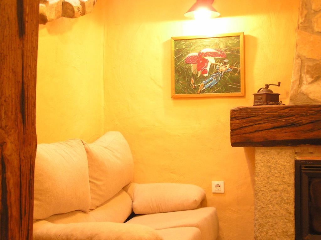 Hostal Rural Las Cuatro Calles San Martín del Pimpollar Exterior photo