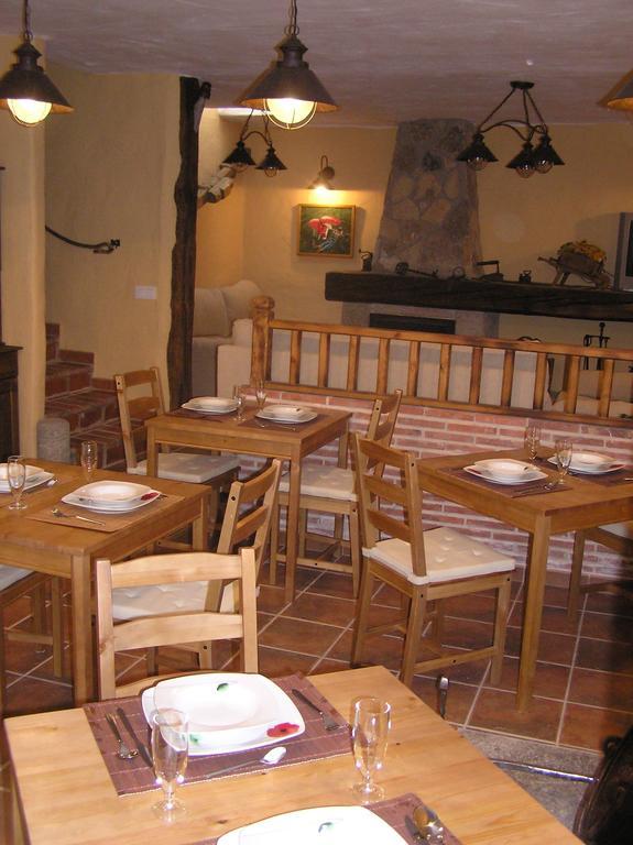 Hostal Rural Las Cuatro Calles San Martín del Pimpollar Exterior photo