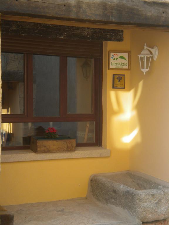 Hostal Rural Las Cuatro Calles San Martín del Pimpollar Exterior photo